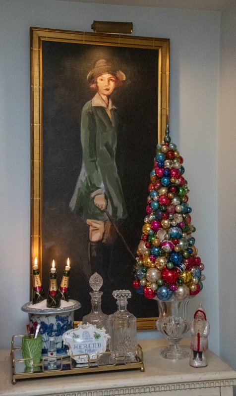 Holiday touches mingle with classic art in Jeff West’s W. Market Street city flat.